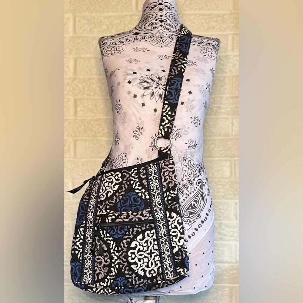 Stylish Vera Bradley Quilted Black and Blue Patterned Women's Bag EUC 💜